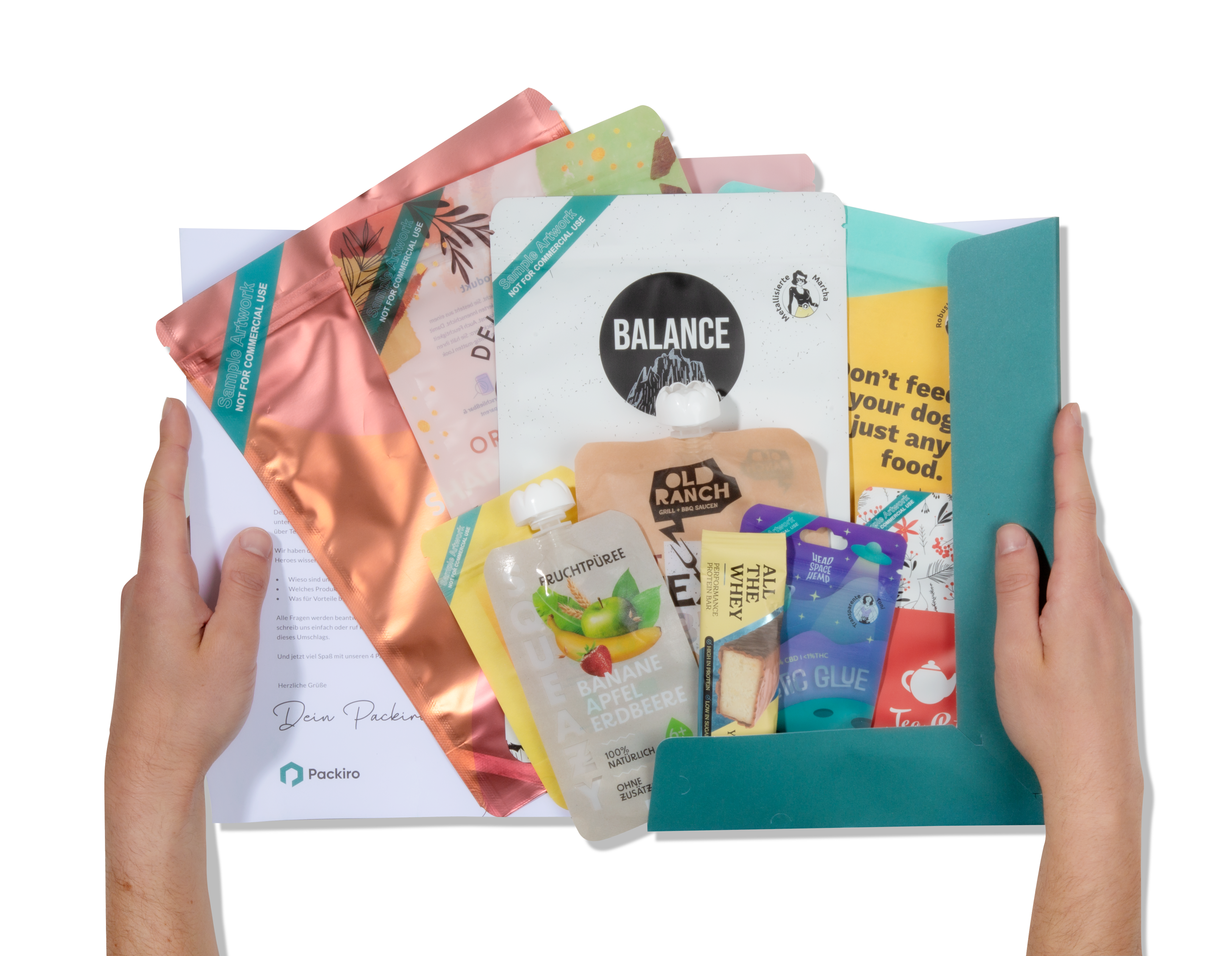 Geöffnete Mappe mit Musterverpackungen von Packiro
