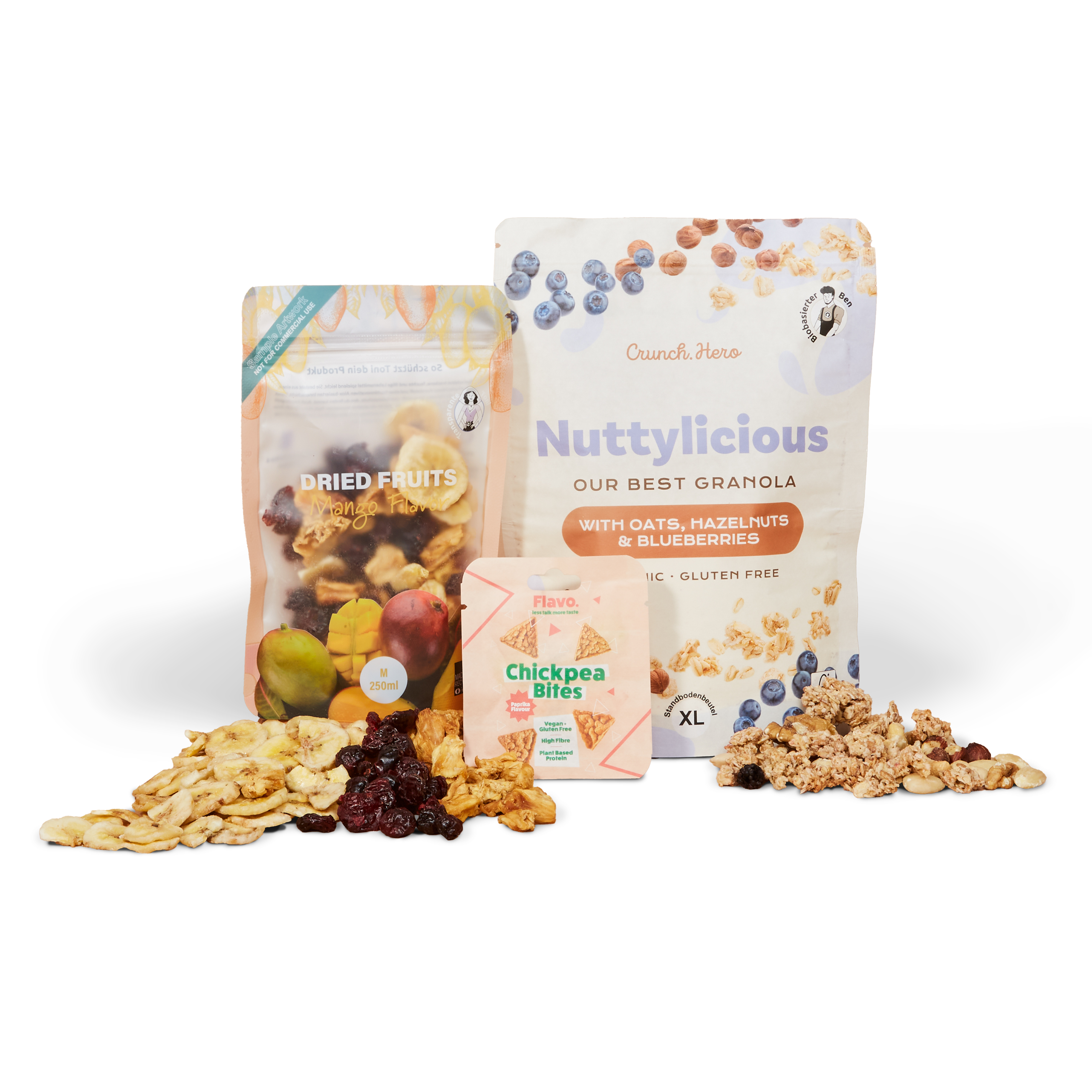 Lebensmittelverpackungen vor Trockenfrüchten und Granola