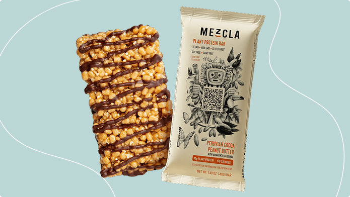 Flowpack Verpackung von Mezcla neben einem Proteinriegel