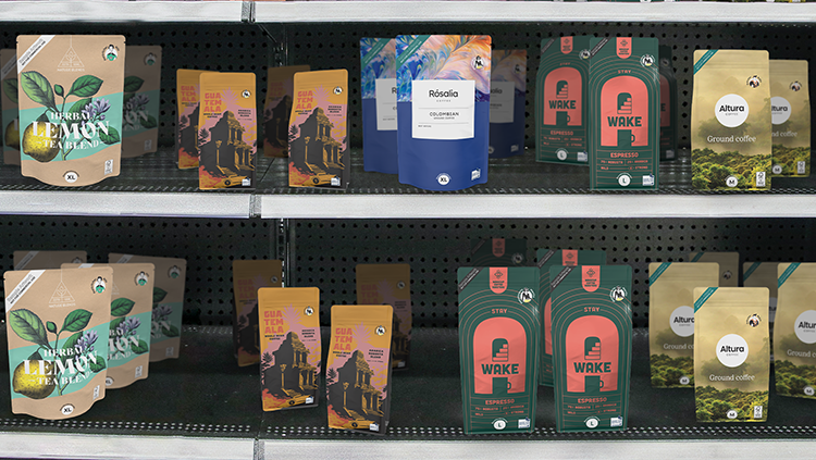 Flexible Verpackungen in einem Einzelhandelsregal