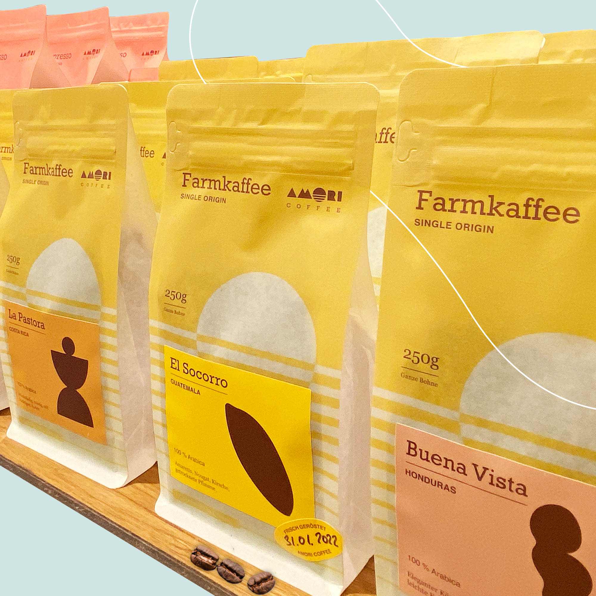 Blockbodenbeutel als Kaffeeverpackung im gelben Design von Amori