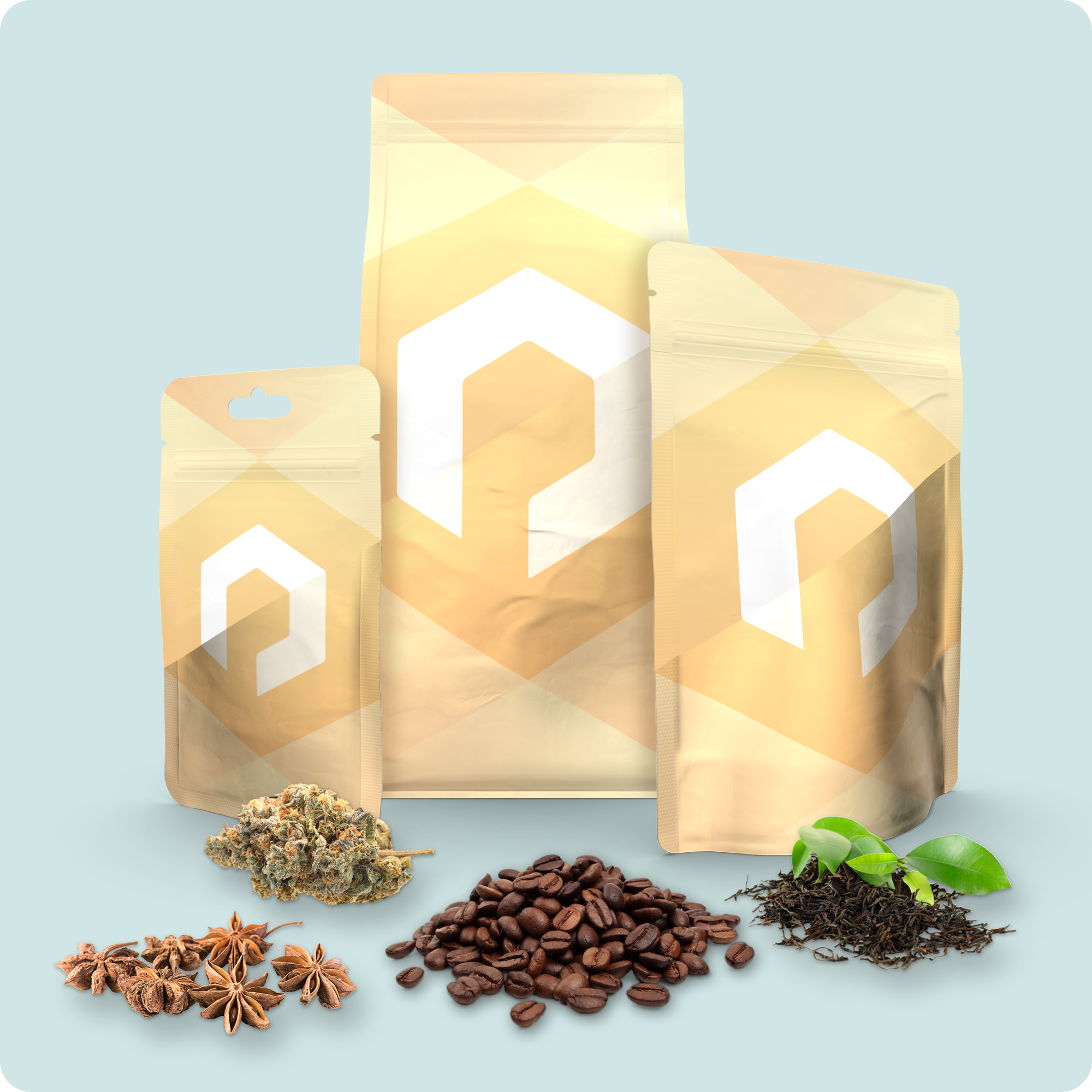 Metallisierte Verpackungen im gelben Packiro Design und gehäuften Gewürzen und Kaffee
