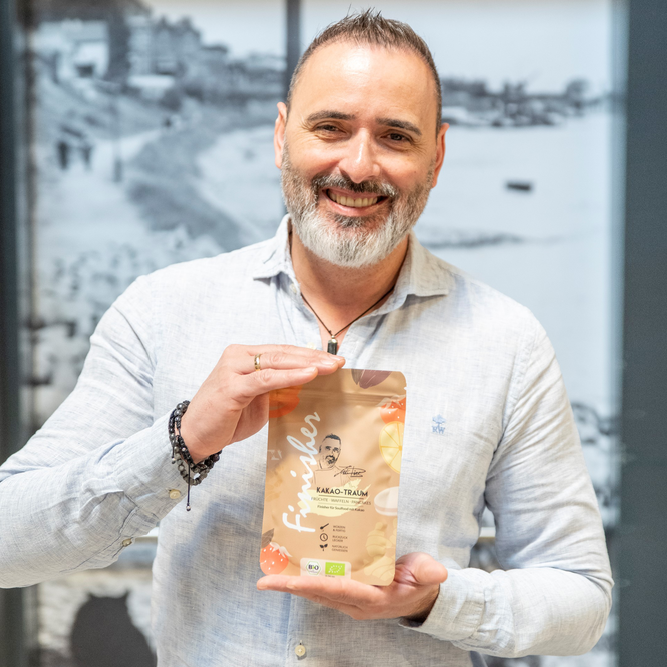 Gewürzverpackung als Standbodenbeutel gehalten von Luis Dias